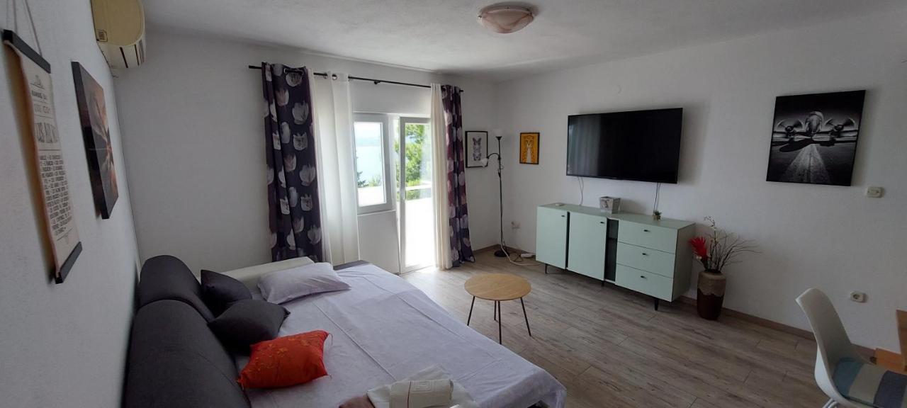 Apartments Dana Omiš Chambre photo